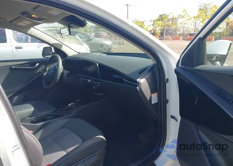 2025 Kia Niro Ev Wind z USA, uszkodzony, nr VIN KNDCR3L13S5135830